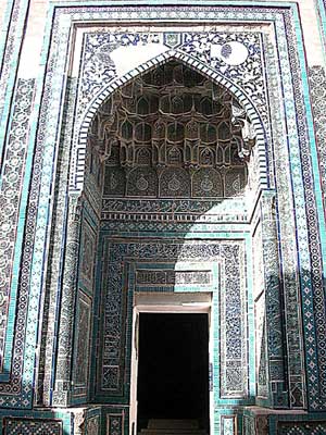 Самарканд: Ансамбль Шахи-Зинда. Вход в Мавзолей Шади-Мульк-ага 1386 г.
